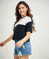 Tringle Shaped Contrast Detailed Crew Neck Tshirt