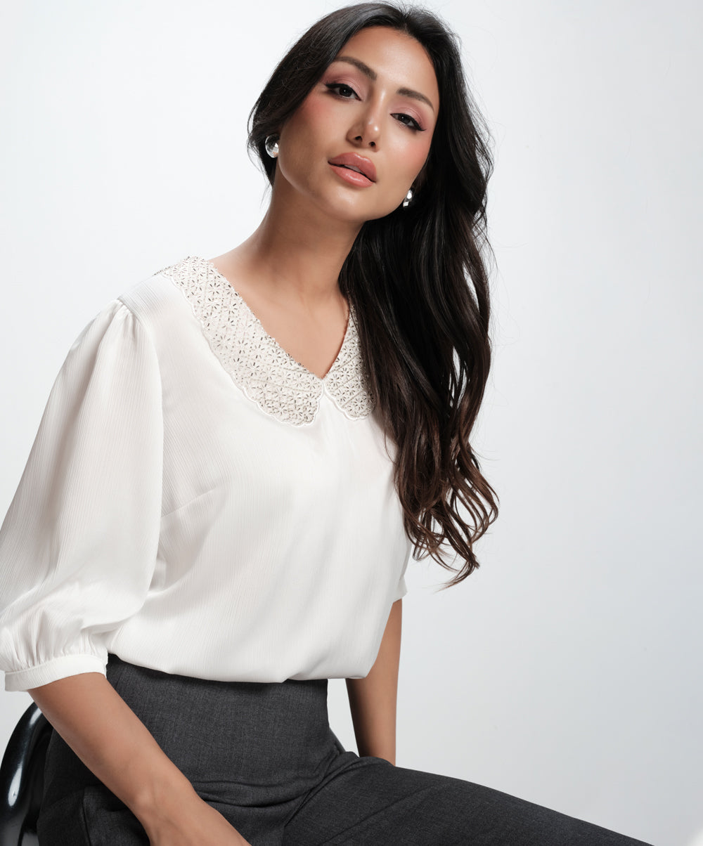 Long Sleeve Collar Attached White Top